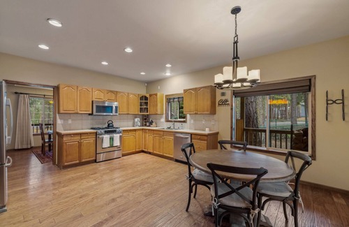 Graeagle Cabina | Fun Family Cabin in the Heart of the Lost Sierra w/ BBQ, Games and Tons of Space