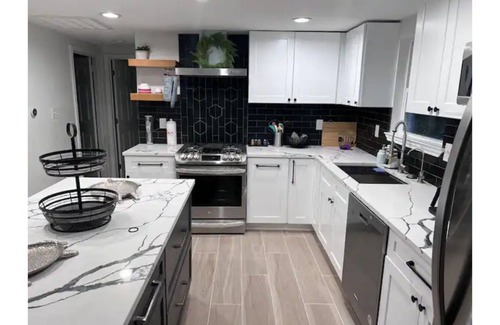 Laguna Park Casa | Fun, Family Friendly Home steps to Lake Whitney