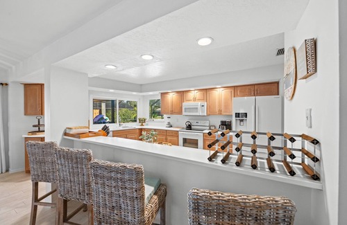 Palma Sola Casa | Family Home with Pool, Screened-in Patio, Ping Pong! - Crazy Like A Fox