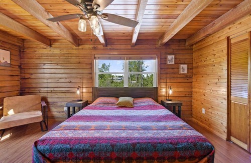Youngstown Casa | Fun fishing river cabin 23mi to beach with private dock 3BD 2BA