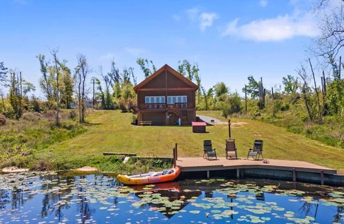 Youngstown Casa | Fun fishing river cabin 23mi to beach with private dock 3BD 2BA