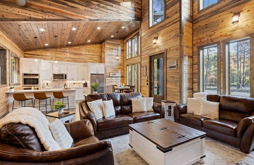 Pickens Cabina | Fun for the family and next door to Escape from Reality cabin