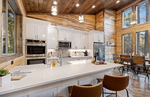 Pickens Cabina | Fun for the family and next door to Escape from Reality cabin