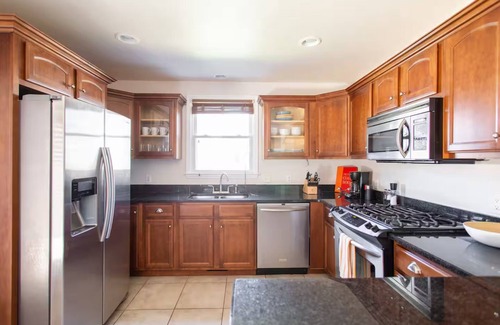 McFerrin Park Casa | Fun & Funky East Nashville Bungalow