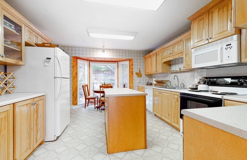 Clarkesville Casa | Fun getaway on three wooded acres with furnished deck & forest views