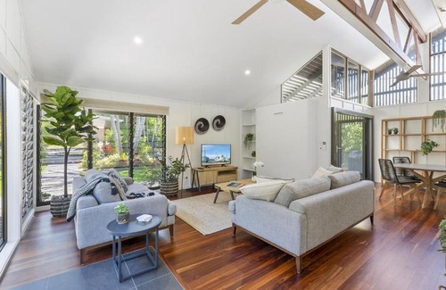 Sunshine Beach Casa | Fun in Ferris Everything you need Pet Friendly 2 Bedroom House with Pool - Sleeps 6