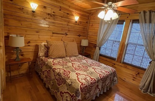 Slade Chalet De Esquí | Hidden Ridge ESPECIALES DE REGRESO A LA ESCUELA ¡HABLE CON RHONDA PARA MEJORES OFERTAS!