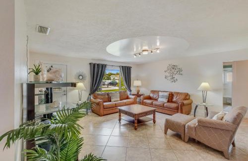 Caloosahatchee Casa | Fun In The Sun: Canal Access