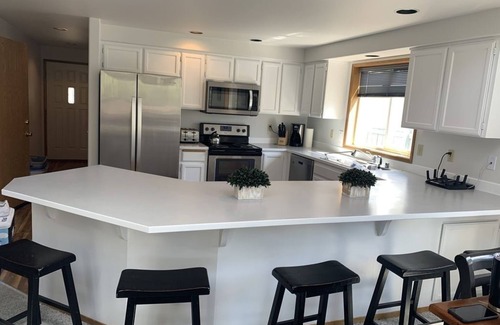 Sunland Estates Casa | Fun in the Sun! Columbia River, wineries, Gorge concerts - sleeps up to 8