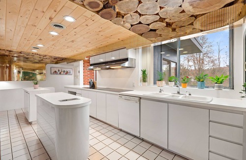 East Stroudsburg Casa | Fun Indoor Pool Hottub & Sauna Mystery Room
