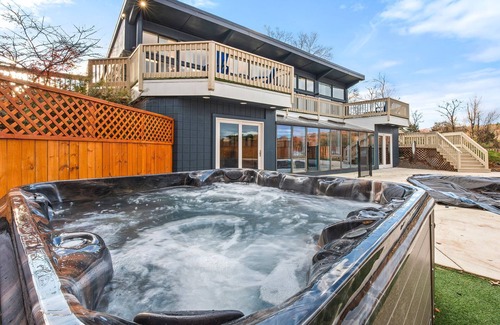 East Stroudsburg Casa | Fun Indoor Pool Hottub & Sauna Mystery Room