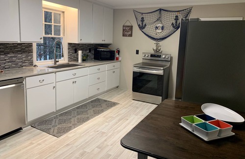 Fair Play Cabaña | Fun Lake Home on a Peninsula with Personal Dock-30 min from Clemson!