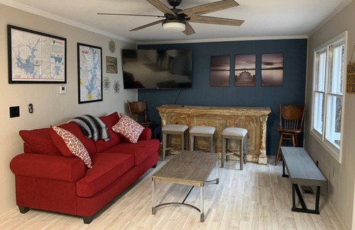 Fair Play Cabaña | Fun Lake Home on a Peninsula with Personal Dock-30 min from Clemson!