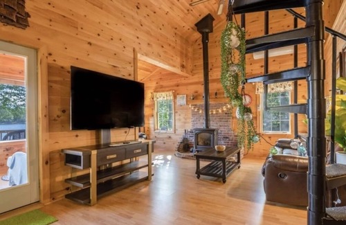 Otis Casa | Fun Lakefront Cabin near Acadia