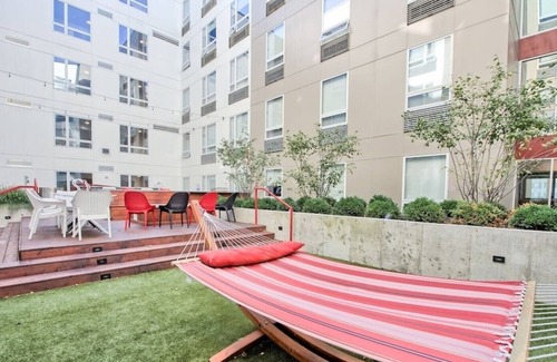 University District Casa | 🔶Fun Micro-Unit w/ Garage Parking Near High St. | Jacuzzi, Fitness Gym, WiFi, +