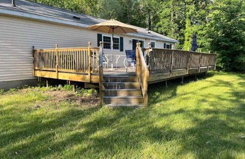 Saratoga Springs Casa | Fun newly renovated ranch by Lake Saratoga