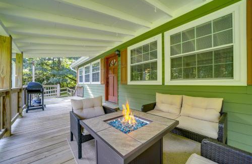 Highlands Casa | Fun Pet-Friendly Highlands Retreat with Fenced Yard!