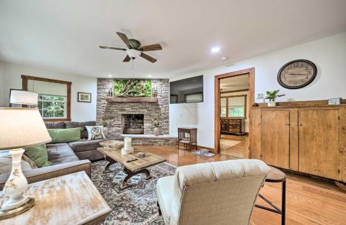 Highlands Casa | Fun Pet-Friendly Highlands Retreat with Fenced Yard!