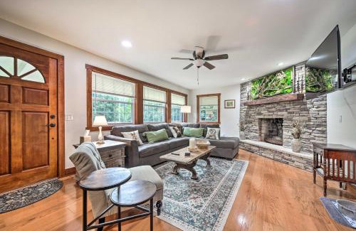 Highlands Casa | Fun Pet-Friendly Highlands Retreat with Fenced Yard!