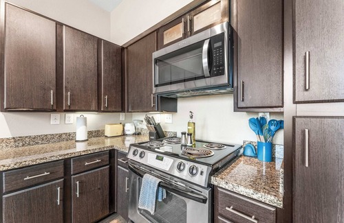 Pleasant Valley Apartamento | Fun SoCo 1BR King Suite w/ GymPickleballLaundry