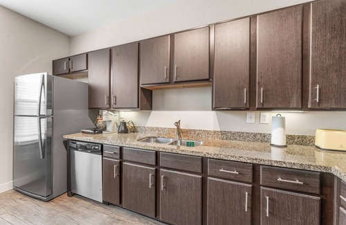 Pleasant Valley Apartamento | Fun SoCo 1BR King Suite w/ GymPickleballLaundry