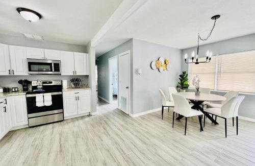 Crystal Lake Casa | Fun Stay Near Seufsc Pool Table Parking