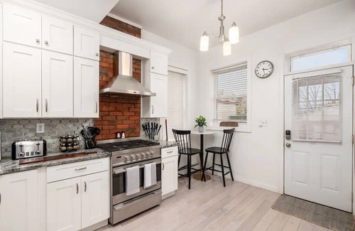 Weinland Park Casa | Fun upscale oasis w/hot tub near OSU & Short North