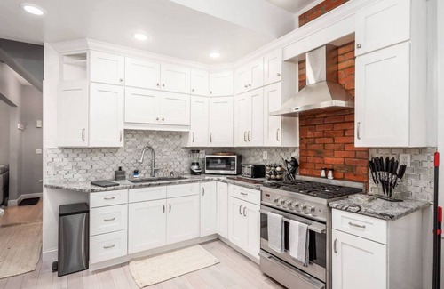 Weinland Park Casa | Fun upscale oasis w/hot tub near OSU & Short North