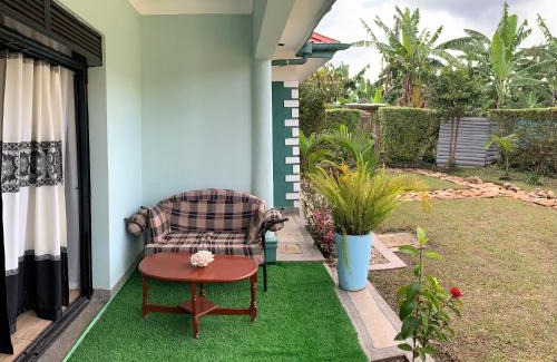 Fort Portal Casa | Fun-Ville Vacation Home, 4 bedrooms - Entire Home