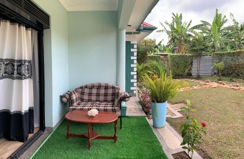 Fort Portal Casa | Fun-Ville Vacation Home, 4 bedrooms - Entire Home