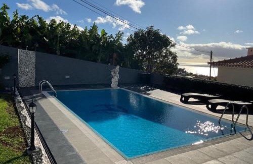 Sao Roque Apartamento | Funchal Apt- Sleeps 2 - Pool & Parking - Madeira