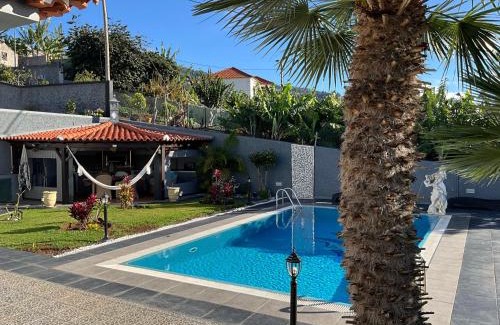 Sao Roque Apartamento | Funchal Apt- Sleeps 2 - Pool & Parking - Madeira