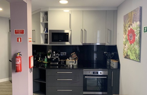 Sao Roque Apartamento | Funchal Apt- Sleeps 2 - Pool & Parking - Madeira