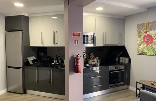 Sao Roque Apartamento | Funchal Apt- Sleeps 2 - Pool & Parking - Madeira