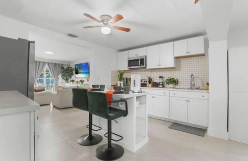 Lauderhill Casa | Funhouse – Pool Table, Games & South Florida Sun!"