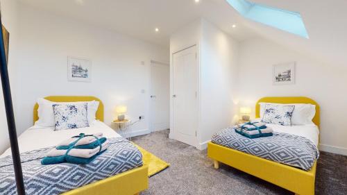 Rochester East Ward Apartamento | Funky 2 Bed (split level) Apartment in the Heart of Historic Rochester