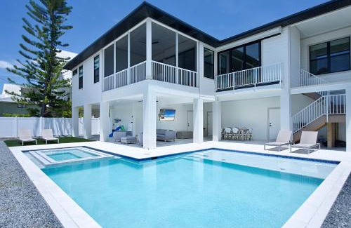 Mid Island Casa | Funky Conch by Sun Palace Vacations