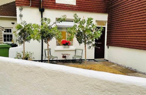 Eastbourne Casa | Funky cozy cottage with outside space