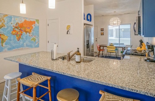 Barelas Casa | FUNKY FUN 3bd, 2. 5ba, 2 KINGS, Shfflbrd, Walk2Zoo
