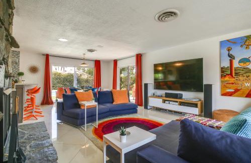 Palm Springs Casa | Funky Palm Springs Paradise Near Golf Courses