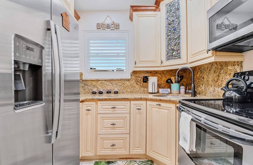 Capri Isle Apartamento | Funshine Pointe Capri - Newly Renovated - Intercoastal Views