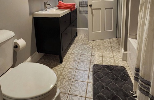 Elizabeth City Casa | Fur baby friendly home close to the water, downtown and the University.