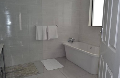 Greater Johannesburg Metropolitan Area Casa | FURAHA GUEST LODGE
