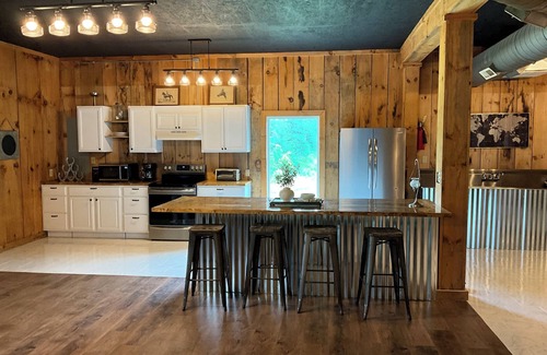 Stanton Cabina | Furnace Mt Rustic Retreat