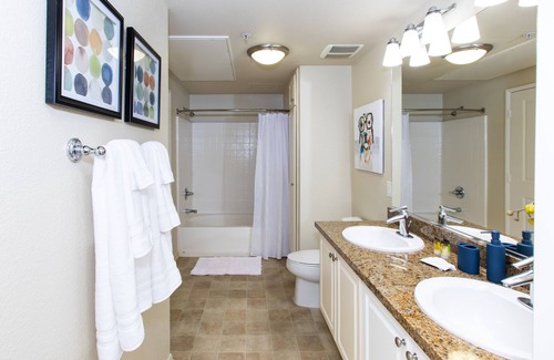 Irvine Business Complex Apartamento | Furnished 1 Bedroom Apartment | Diamond Jamboree | Pool | Parking | W/D | WiFi