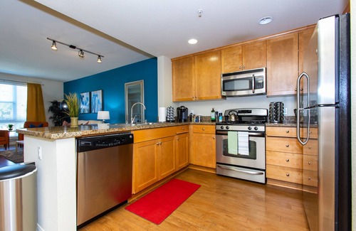 Irvine Business Complex Apartamento | Furnished 1 Bedroom Apartment | Diamond Jamboree | Pool | Parking | W/D | WiFi