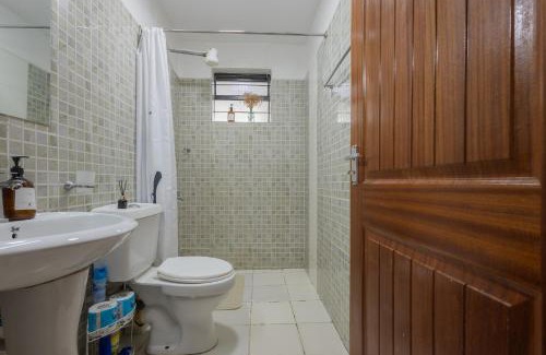 Nairobi West Apartamento | Furnished 1 Bedroom Apartment in Nairobi. 15 Mins to CBD. Free WI-FI & Parking