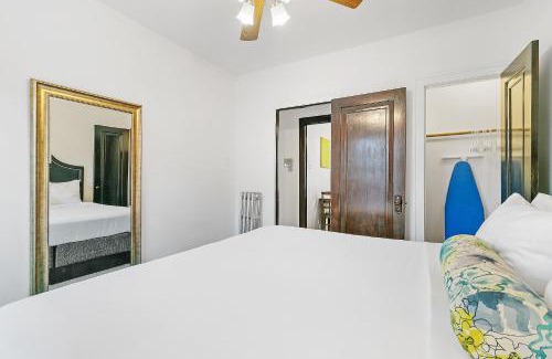 North Center Apartamento | Furnished 1BR Apt with Natural Light & King Beds - Larchmont ALL REP