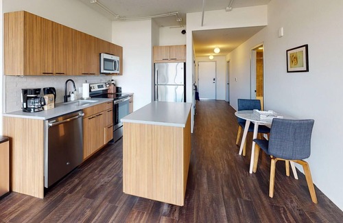 Eisenhower East Apartamento | Furnished 1BR in Alexandria Near Amazon HQ w/ Gym