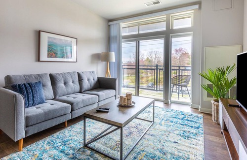 Reston Apartamento | Furnished 1BR in Reston + Parking + Amenities